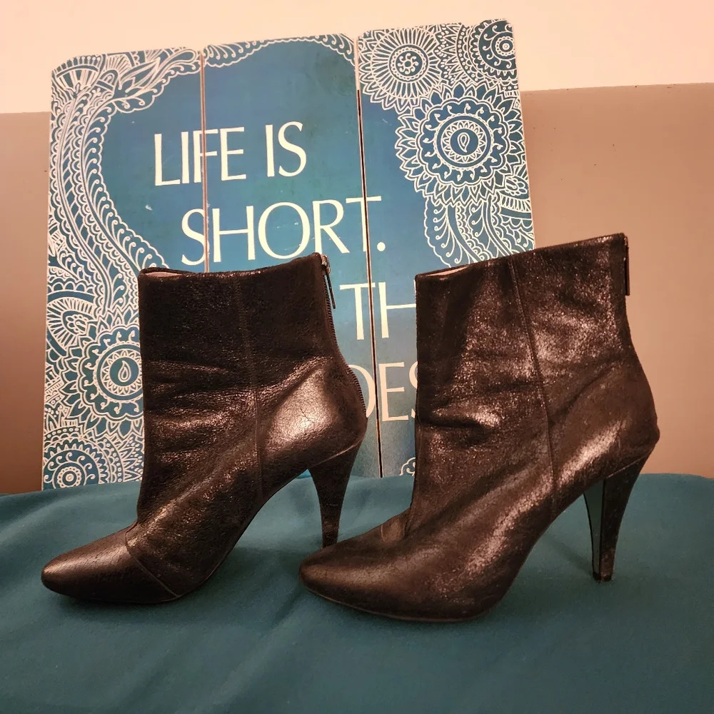 Kenneth Cole New York, Black metallic Leather boots, Sz 7.5